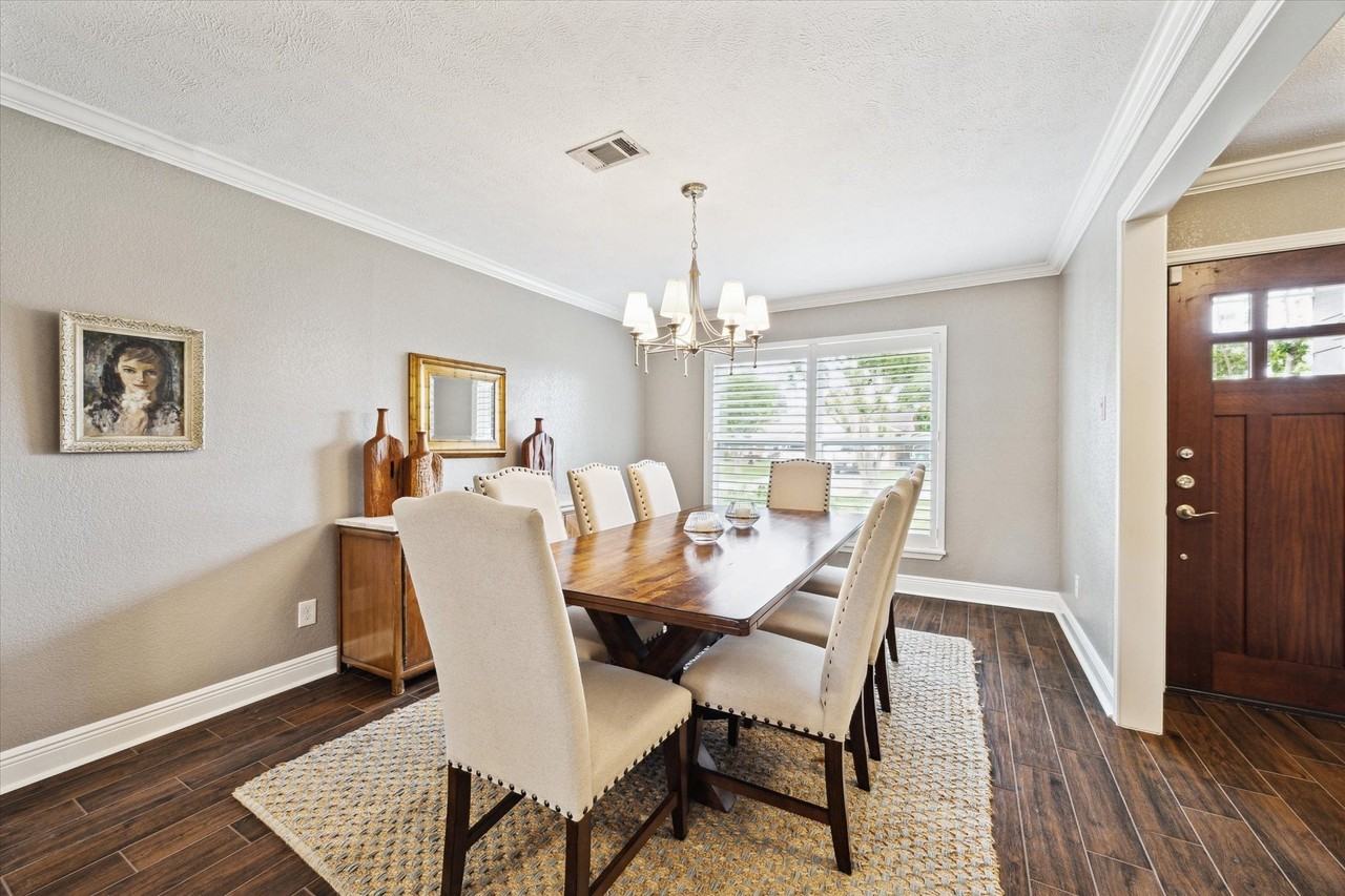 5807 Duxbury St - Photo 3 of 20