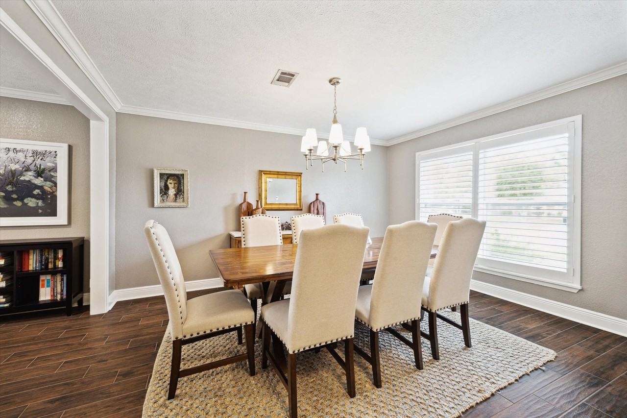 5807 Duxbury St - Photo 4 of 20