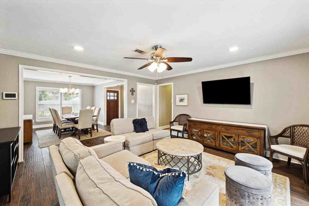 5807 Duxbury St - Photo 5 of 20