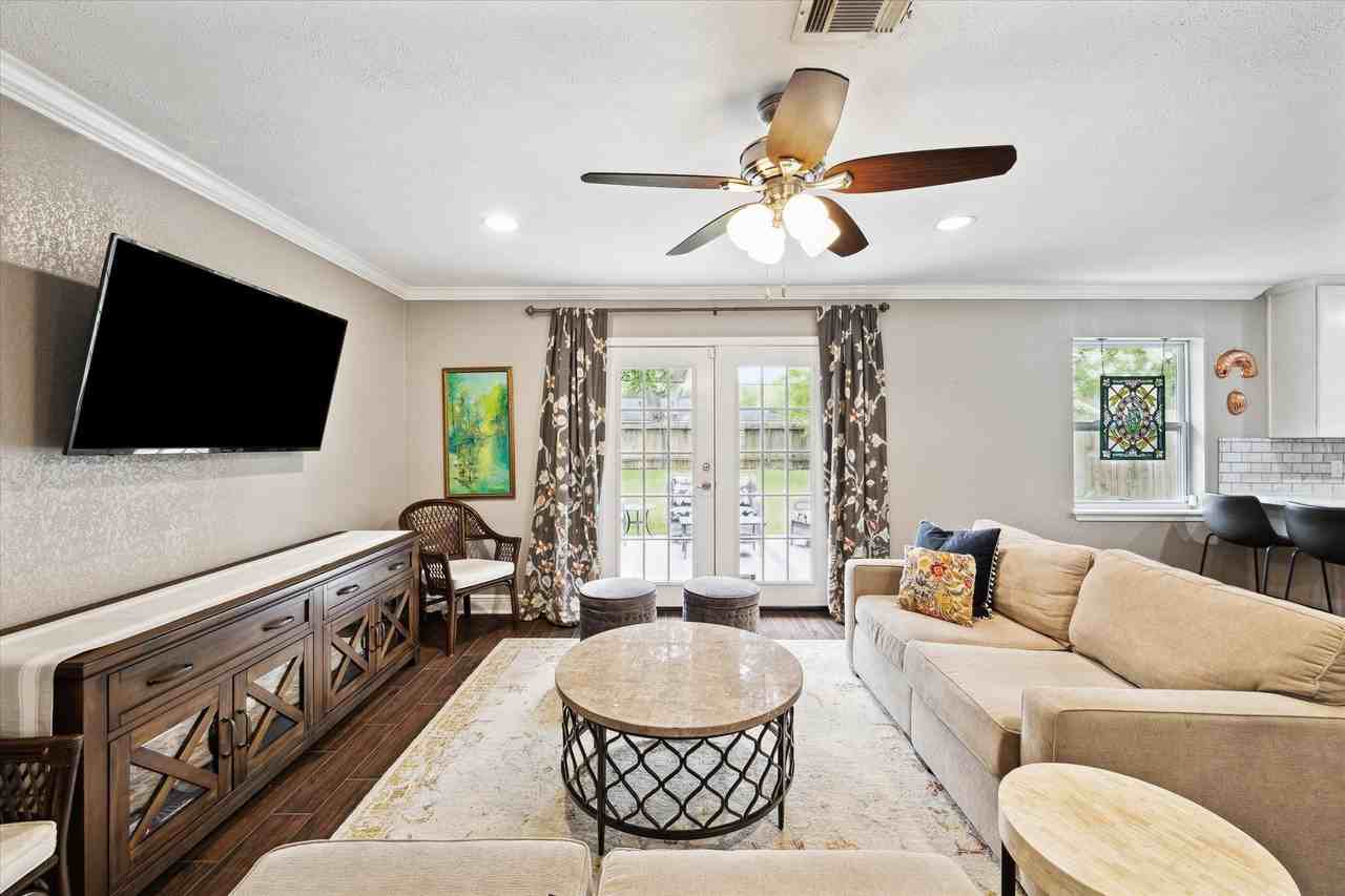 5807 Duxbury St - Photo 7 of 20