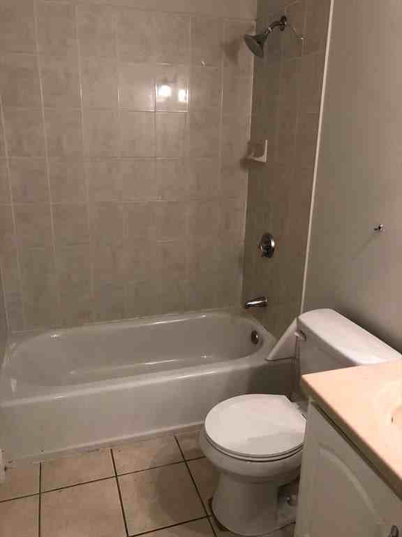 135 Calumet St - Photo 5 of 13