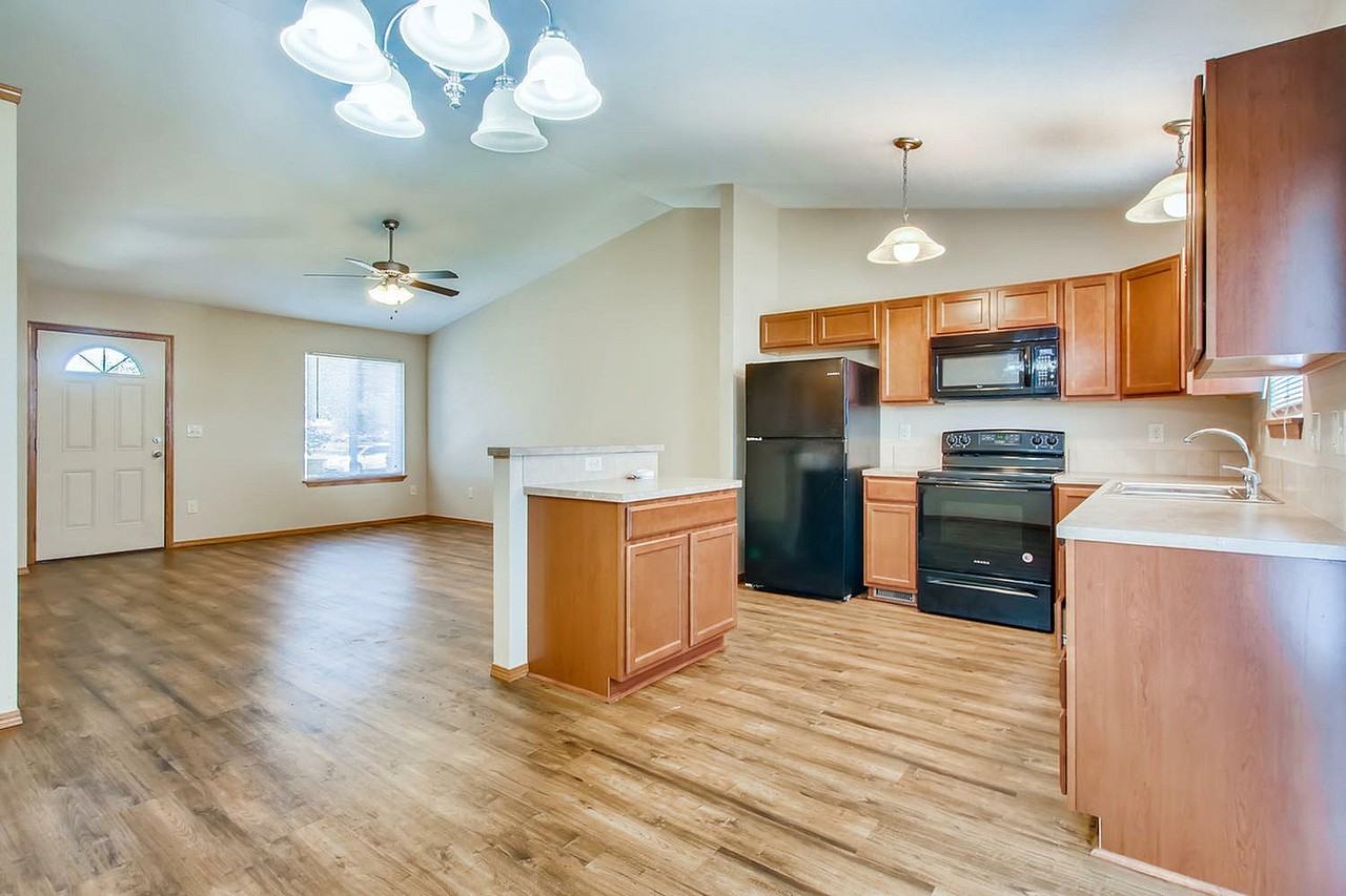 Lakeside Townhomes - Photo 4 of 34