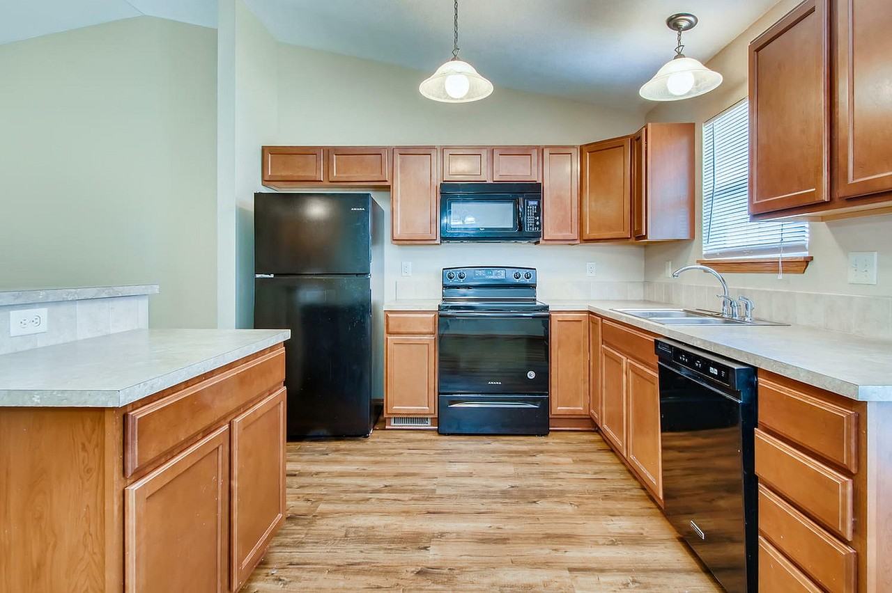 Lakeside Townhomes - Photo 5 of 34