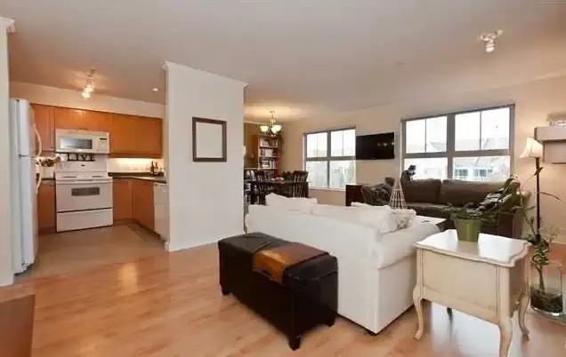 38 Seventh Ave #302 - Photo 2 of 8