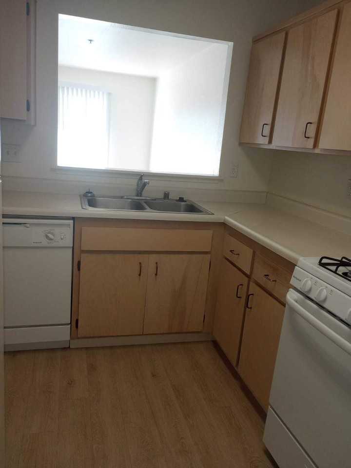 Casa Serena Senior Apartments - Photo 5 of 21