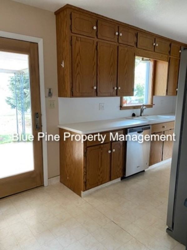 1654 Garfield St - Photo 3 of 7