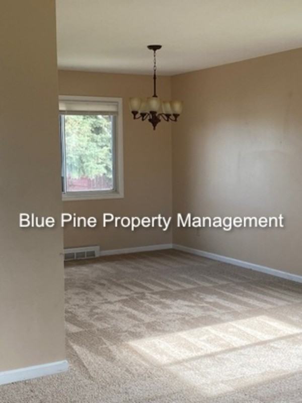 1654 Garfield St - Photo 5 of 7