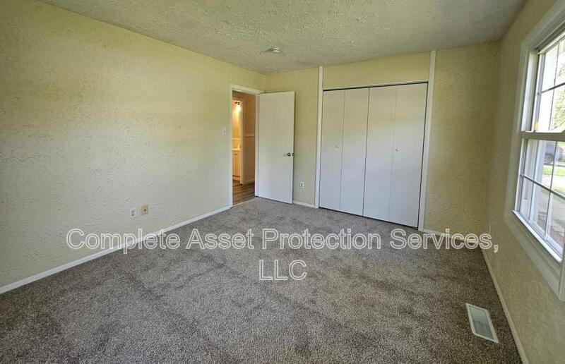 412 Nantucket Rd - Photo 3 of 10