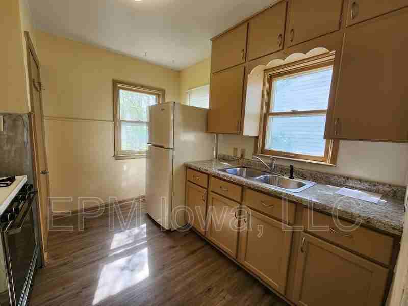 615 Kirkwood Ave - Photo 2 of 14