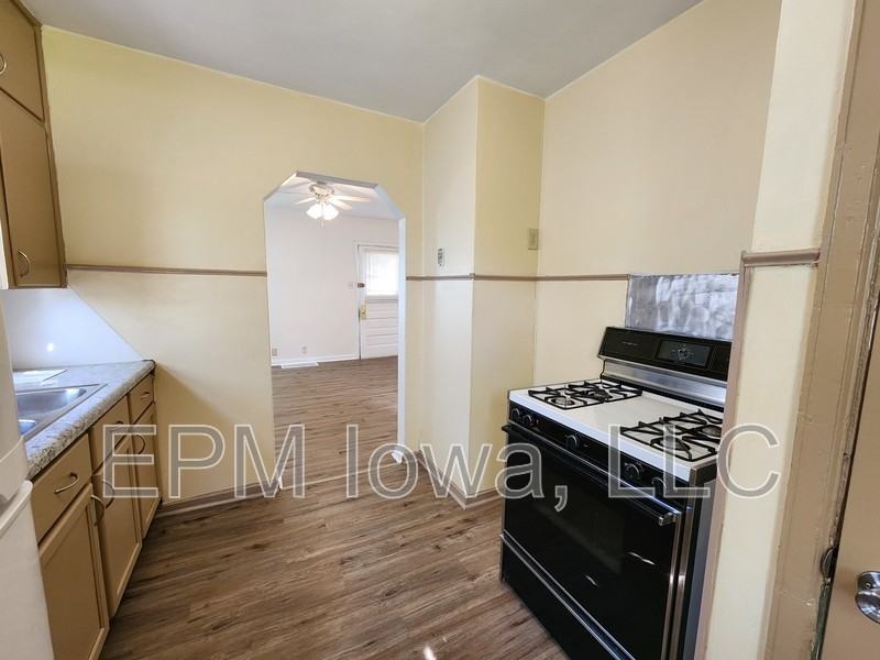 615 Kirkwood Ave - Photo 3 of 14