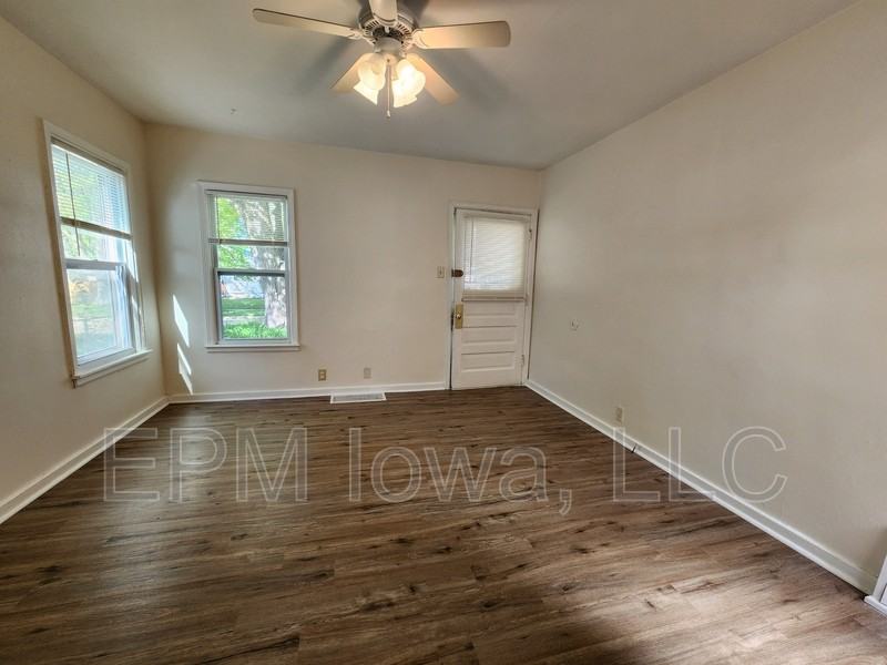 615 Kirkwood Ave - Photo 4 of 14