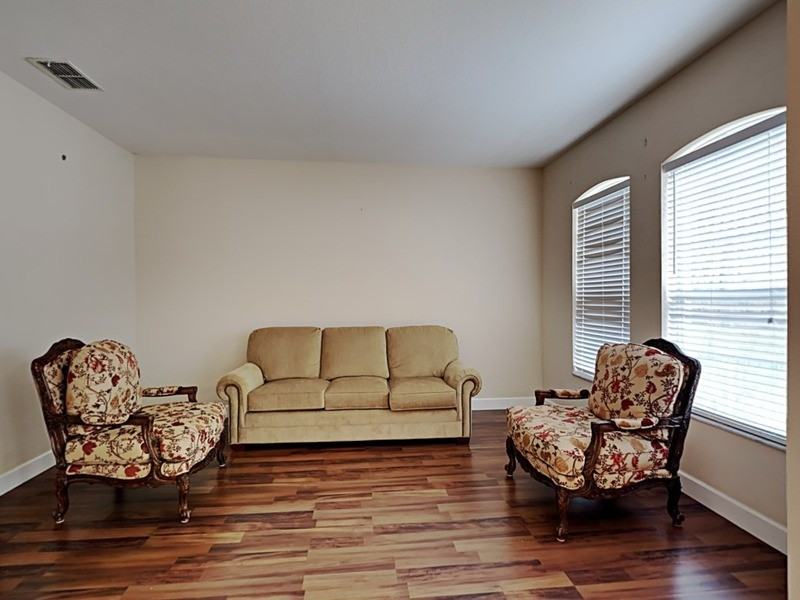589 Errol Pkwy - Photo 2 of 23