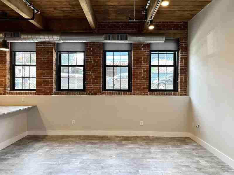 128 Chandler St - Photo 2 of 12