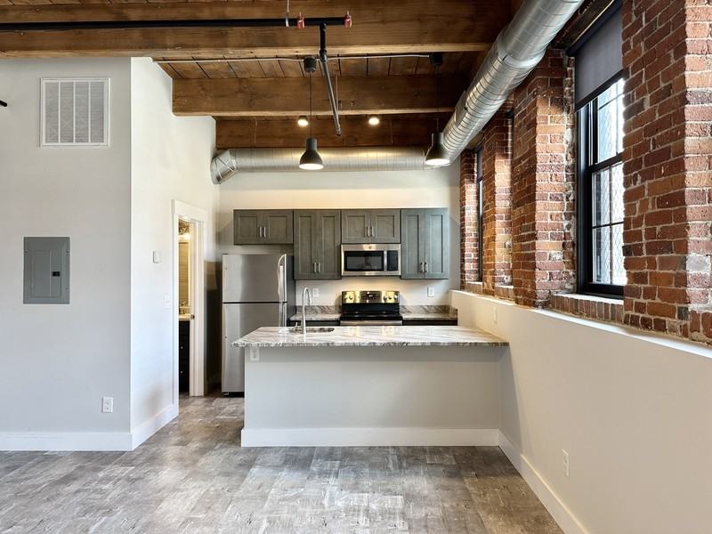 128 Chandler St - Photo 6 of 12