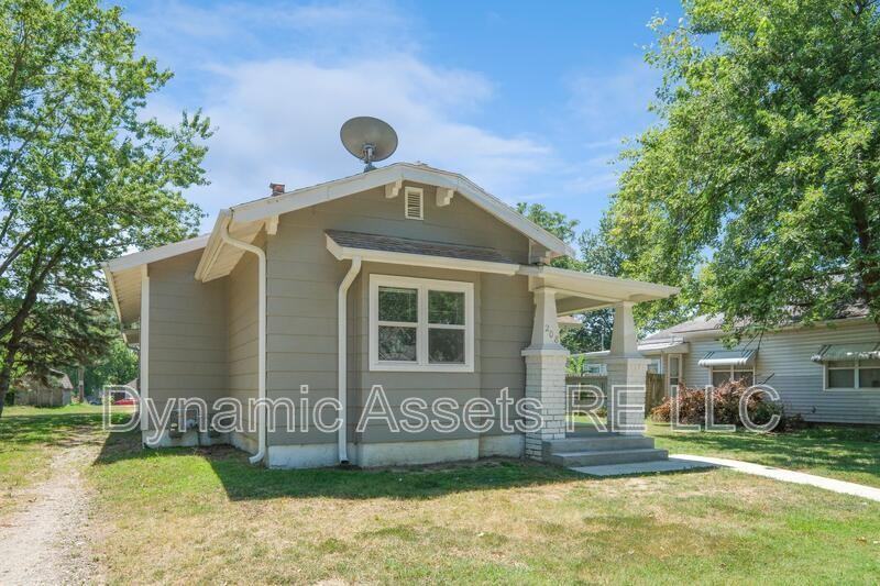 208 E Park St #A - Photo 7 of 20