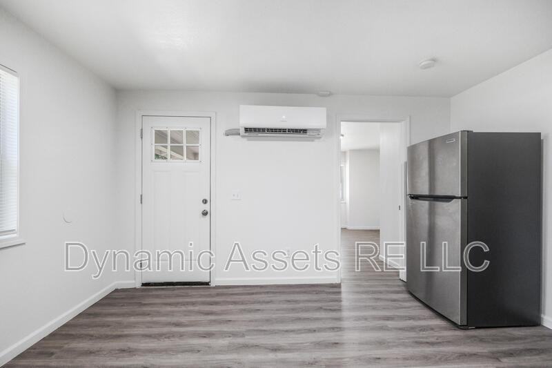 208 E Park St #A - Photo 4 of 20