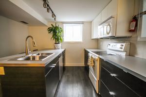 featured image of 1148 Woodroffe Ave #B