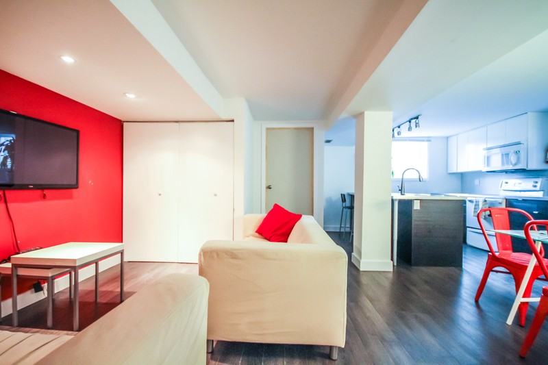1148 Woodroffe Ave #B - Photo 2 of 10