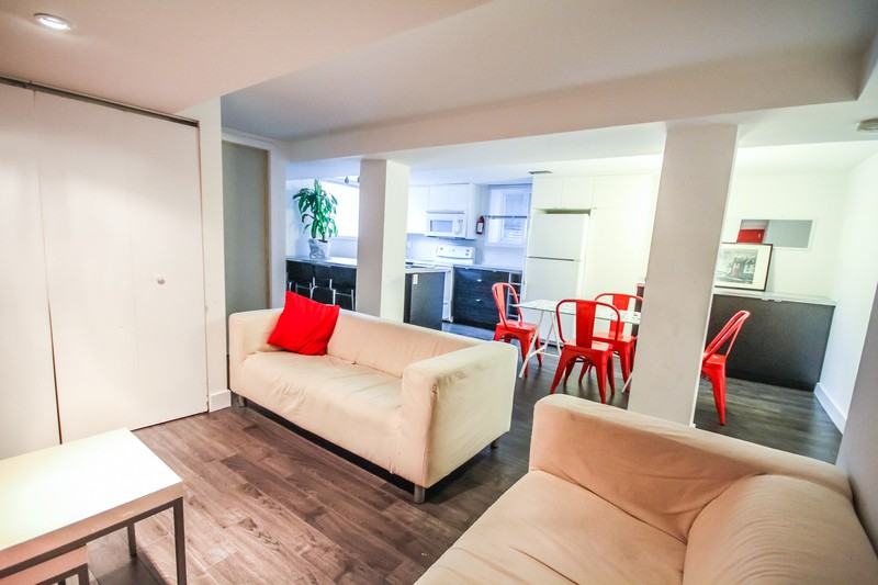 1148 Woodroffe Ave #B - Photo 3 of 10