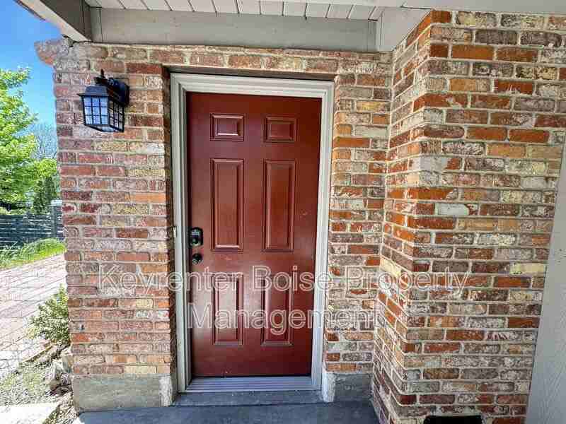 2829 N Bogus Basin Rd - Photo 2 of 21