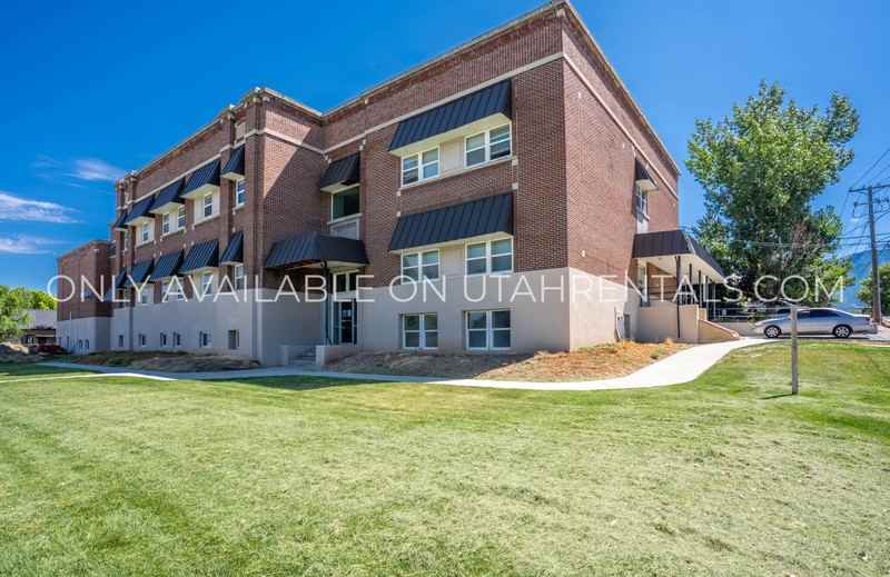 215 En #23 - Photo 2 of 26