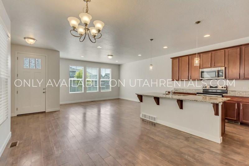 2353 N Holbrook Way - Photo 5 of 26