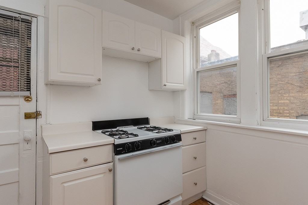 4409 N Kenneth Ave #1A - Photo 3 of 20