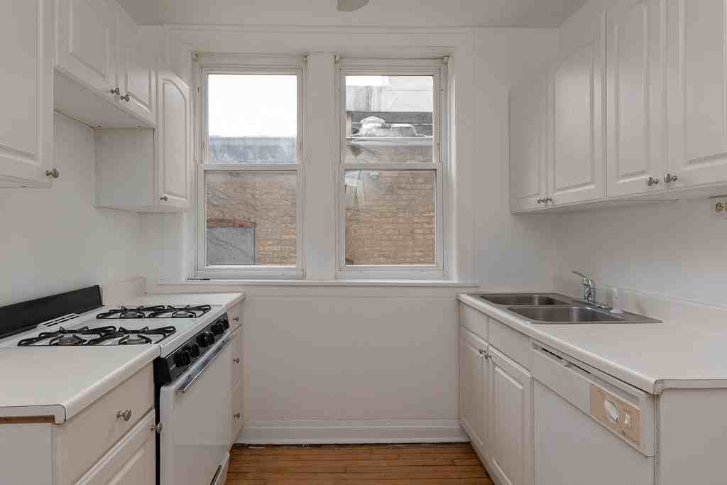 4409 N Kenneth Ave #1A - Photo 4 of 20