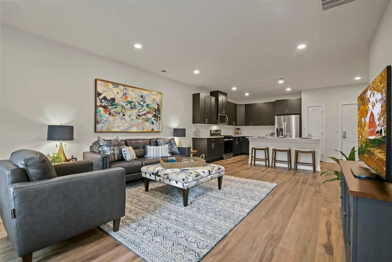 The Somerset at Montgomery - Photo 5 of 6