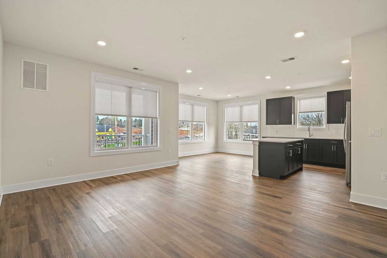 The Somerset at Montgomery - Photo 2 of 6