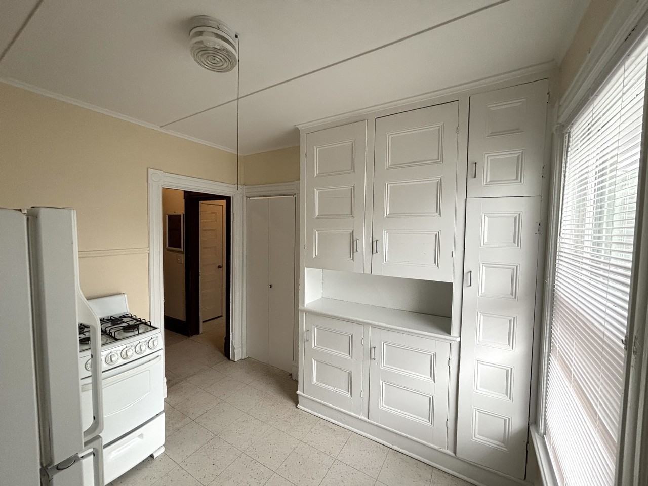 150 Pine St - Photo 3 of 14