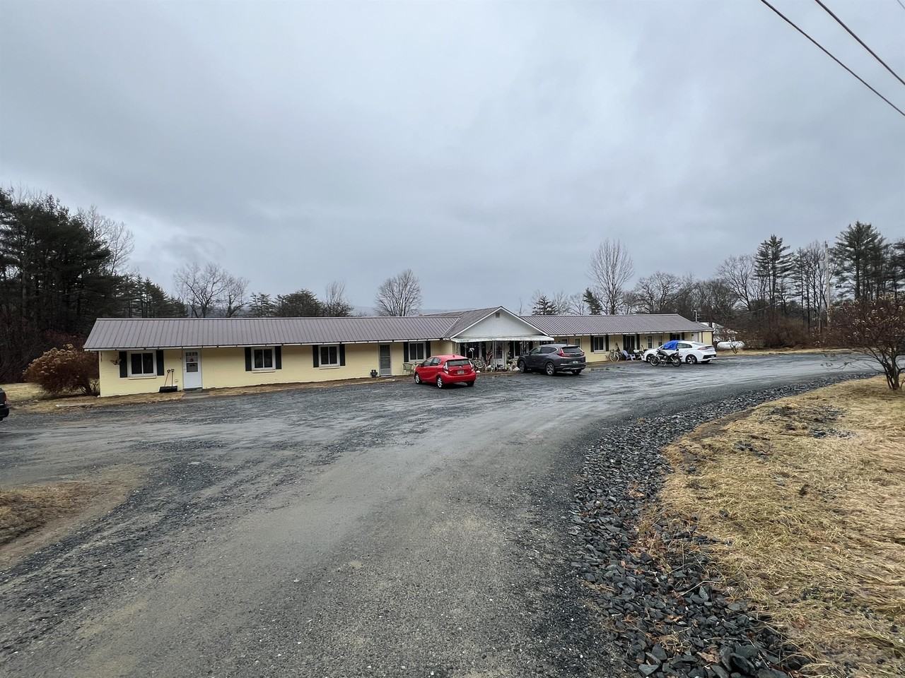 1675 US Route 5 S - Photo 3 of 7