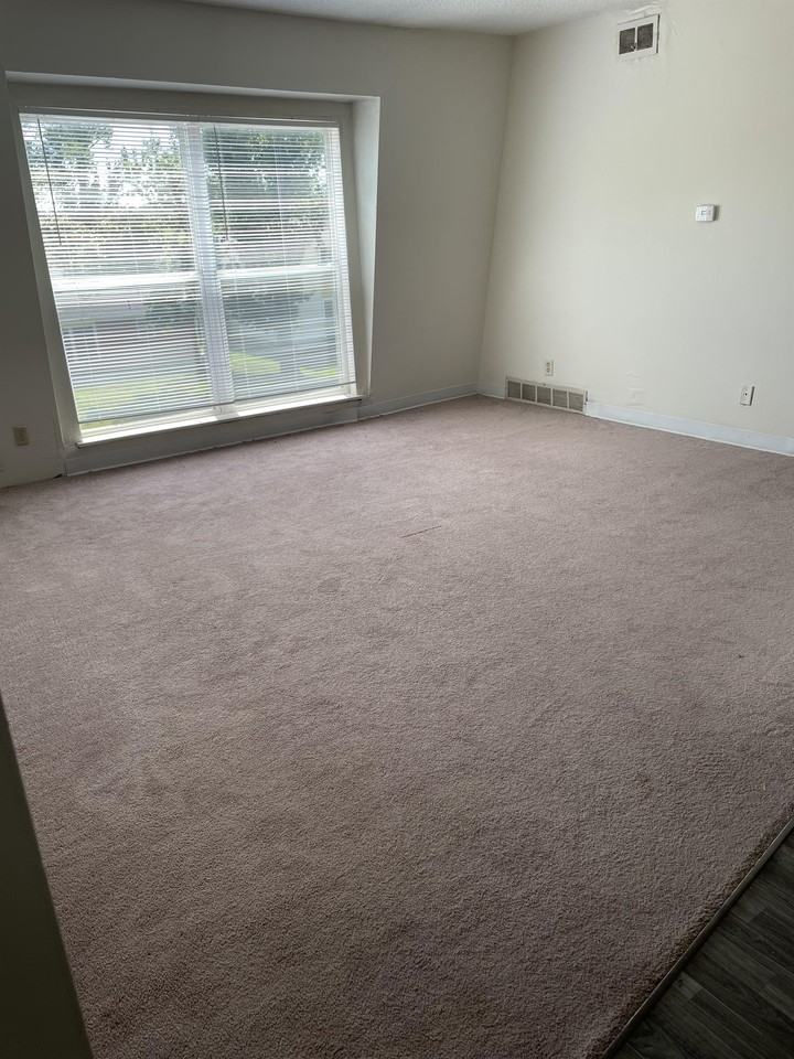 3A: 1460 Meadowview Drive - Photo 3 of 10