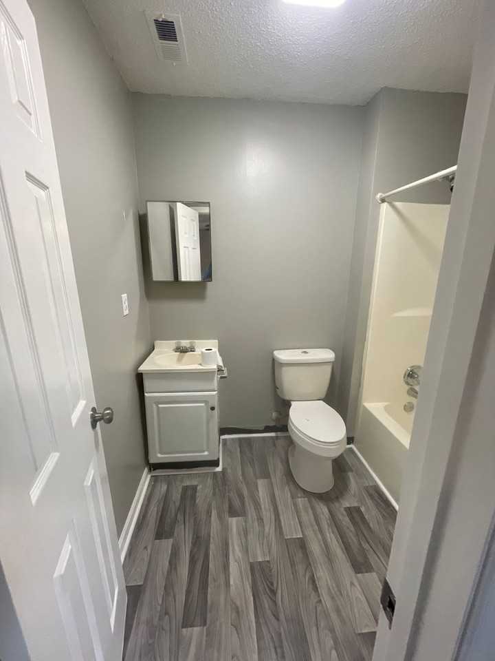 Osceola Apts - Photo 2 of 11