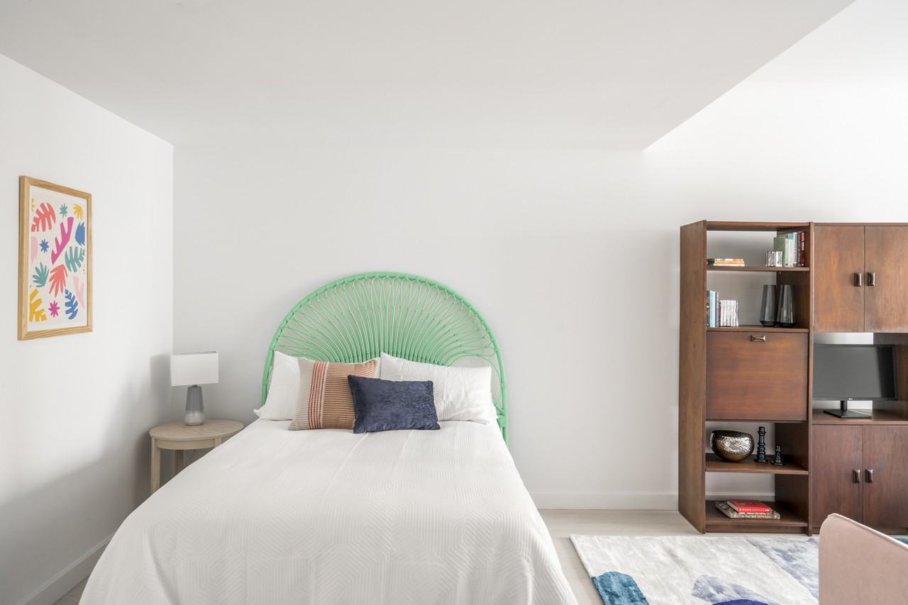 The Lois - Photo 3 of 50