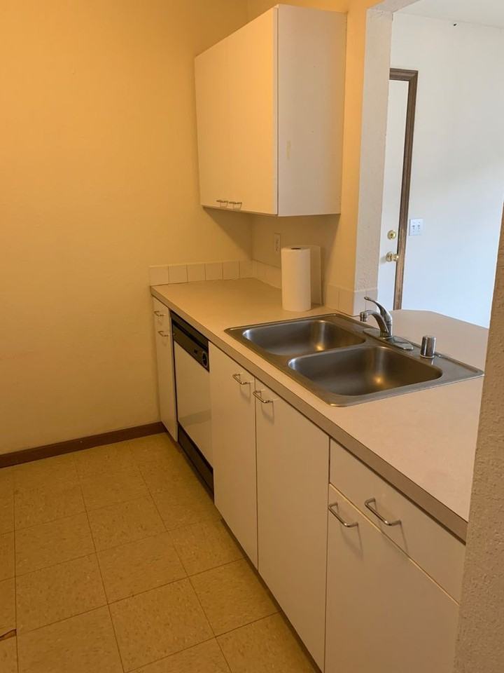 California Apartments - Photo 4 of 14