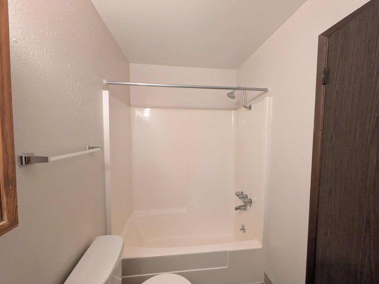 Kingston Manor - Photo 3 of 17