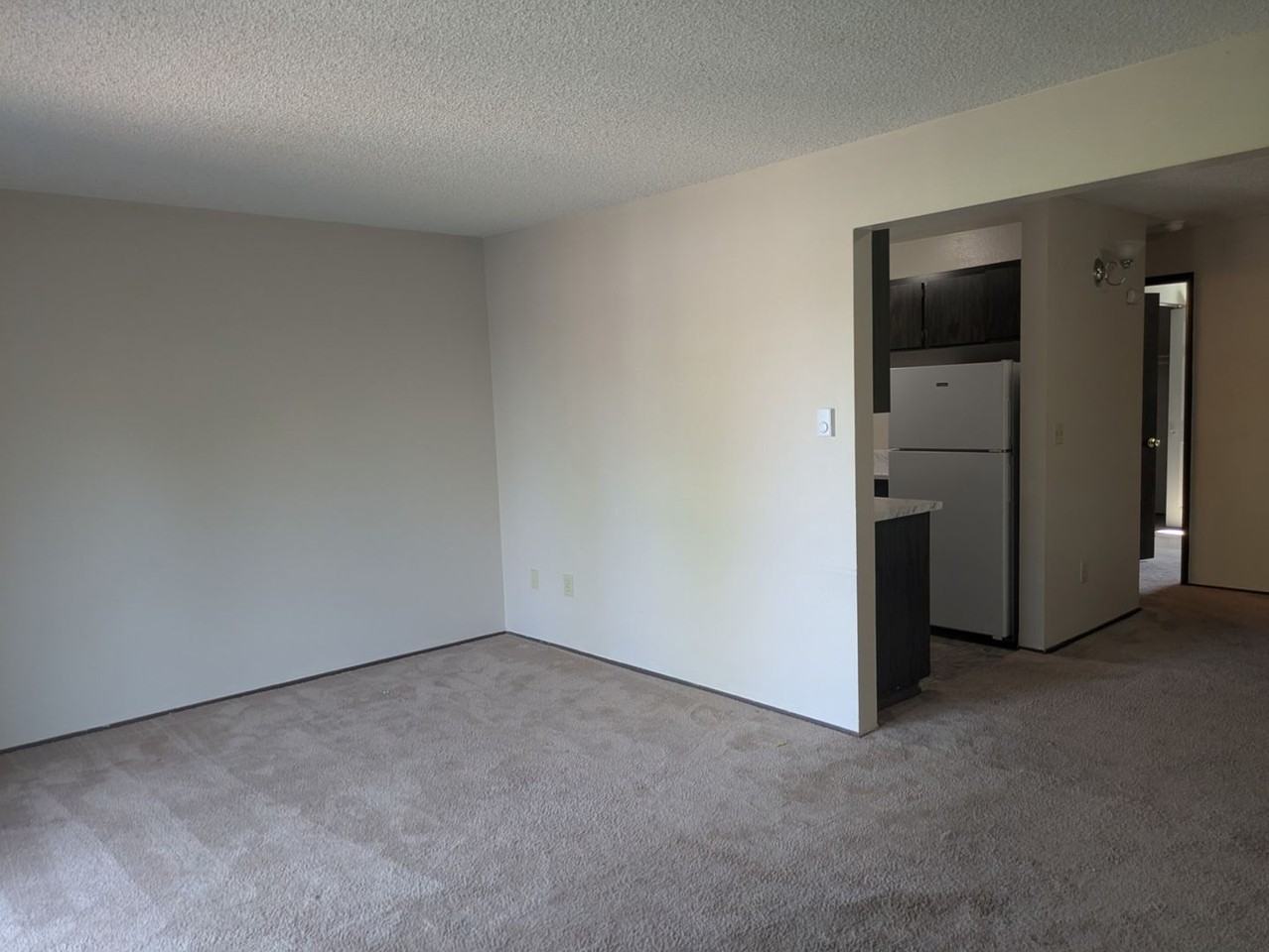 Kingston Manor - Photo 5 of 17