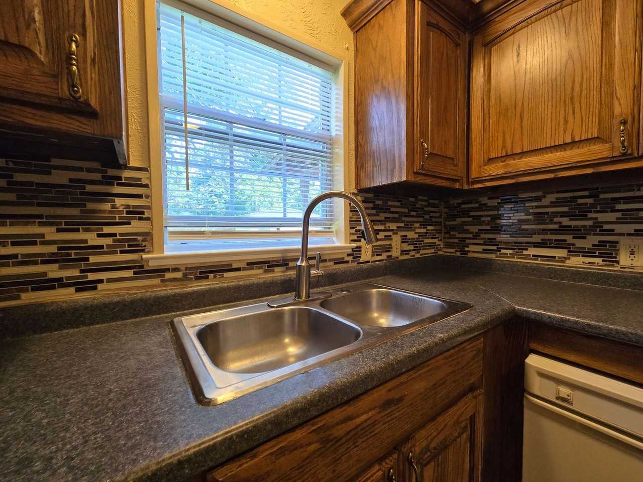 3309 Lake Charles Ave - Photo 4 of 28