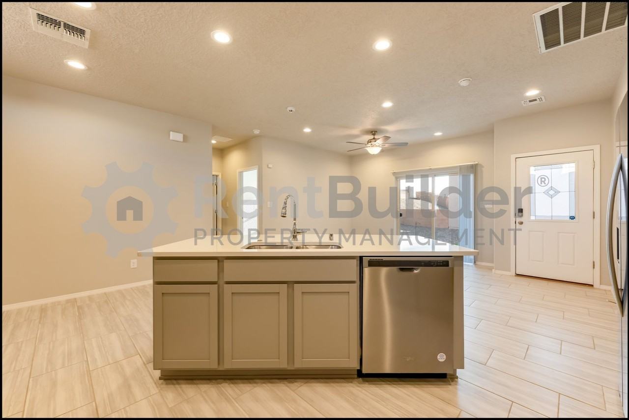 1542 Tierra Verde Loop Nw - Photo 5 of 25