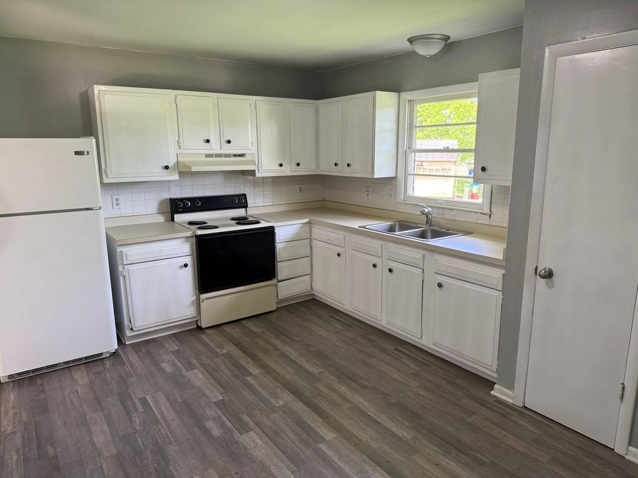 3673 Bass Ct - Photo 3 of 10