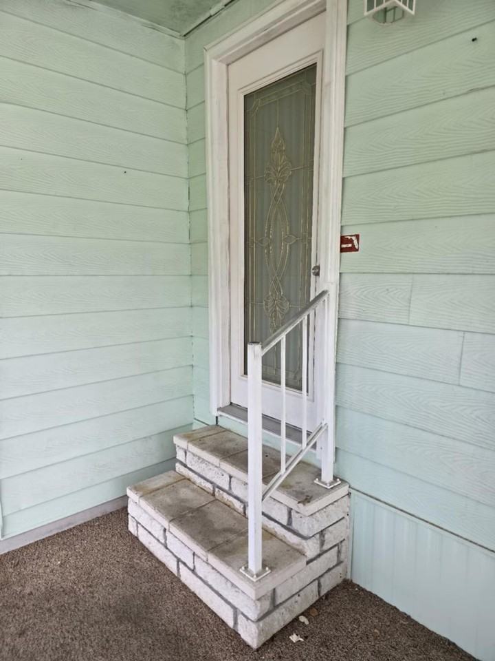 12045 Formosa St - Photo 3 of 28