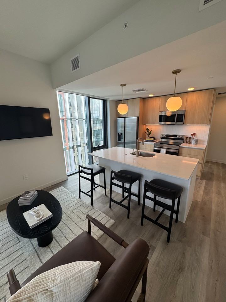 44 Northwest 32nd Street #B3 - Photo 3 of 18