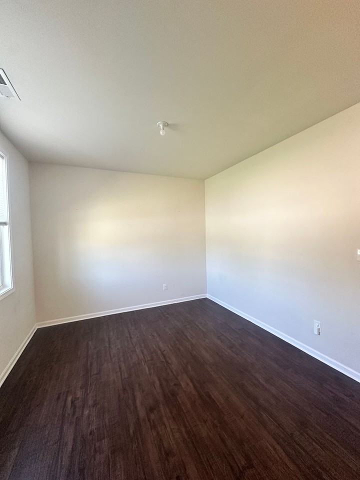 11812 Beacon Ct - Photo 2 of 35