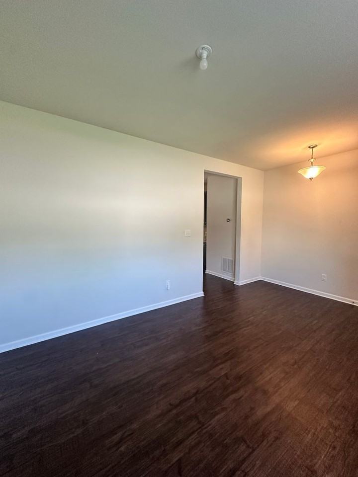 11812 Beacon Ct - Photo 4 of 35