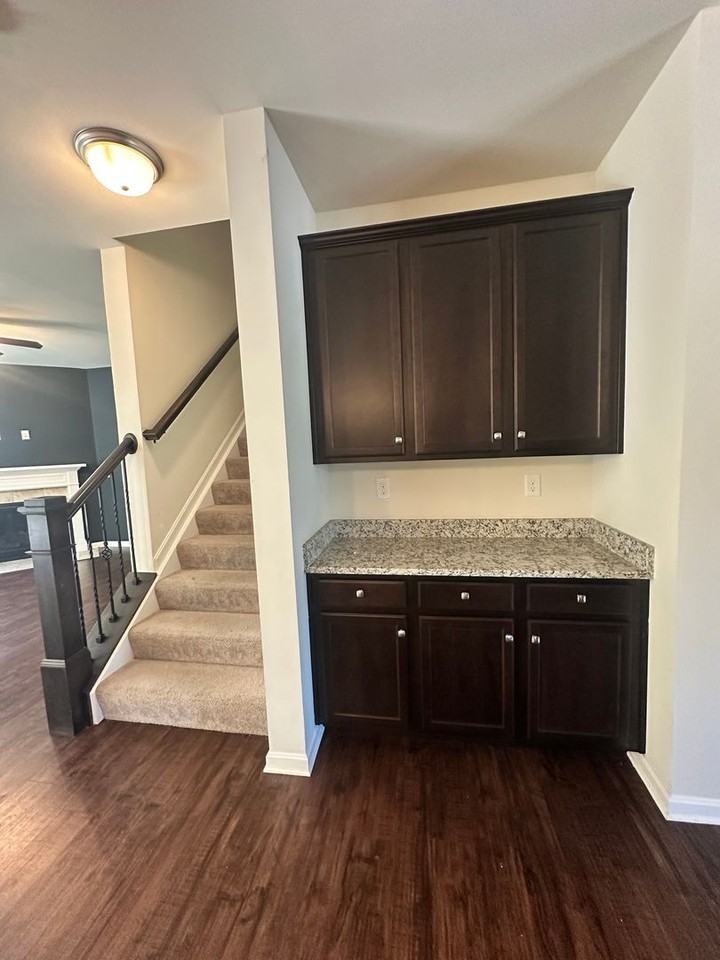 11812 Beacon Ct - Photo 5 of 35