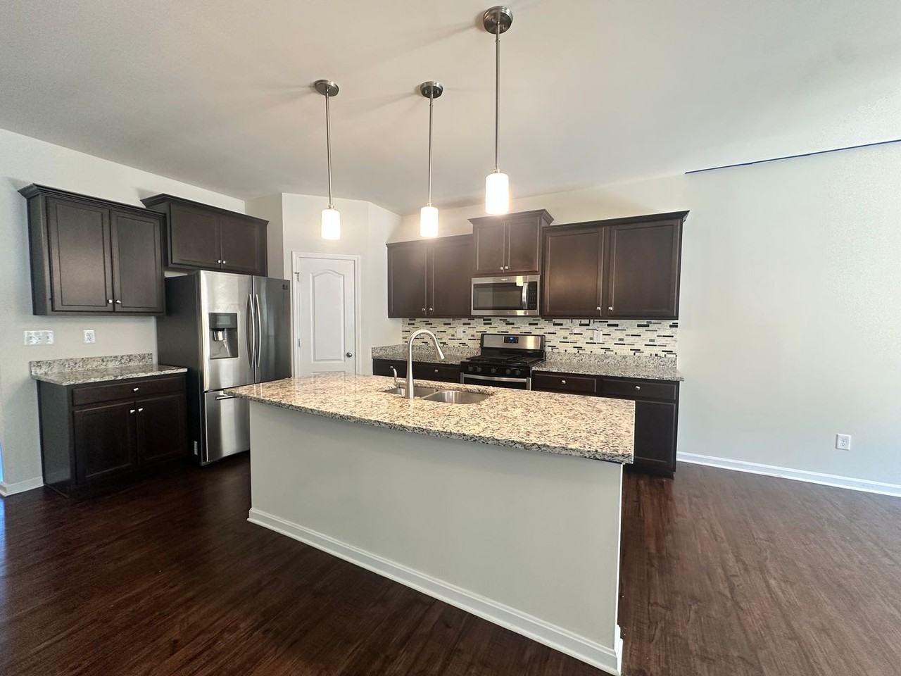 11812 Beacon Ct - Photo 6 of 35