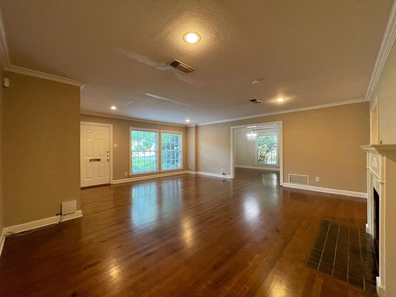 3538 Westcliff Rd S - Photo 4 of 37