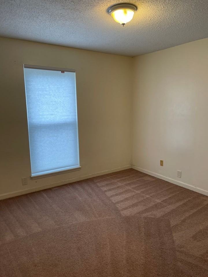 709 Dondee Dr #2 - Photo 5 of 7