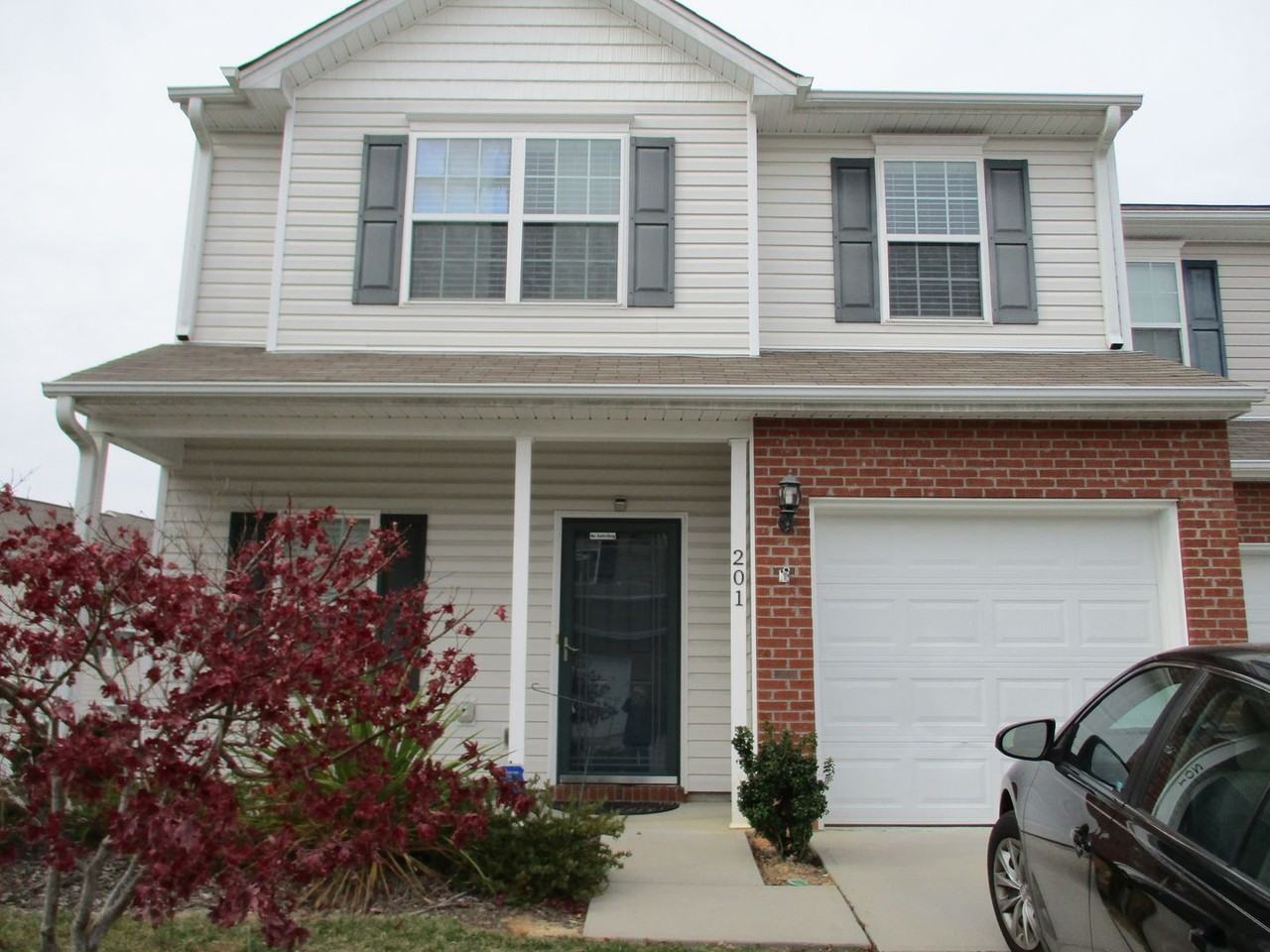 201 Madison Square Ave - Photo 2 of 36